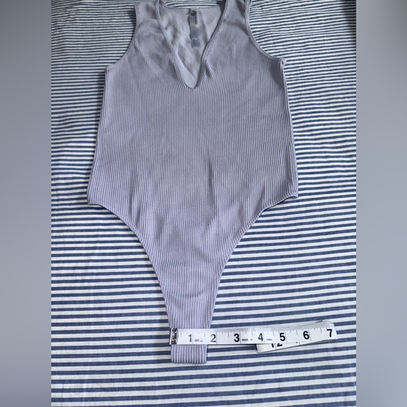 LIKE NEW Women’s Out From Under Urban Outfitters Periwinkle Low V-Neck Bodysuit - Picture 11 of 11